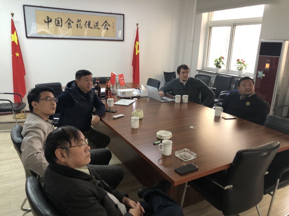 秘书长陈京念,副秘书长黄新望,谢久忠及会员服务部负责人赵昕龙等,与